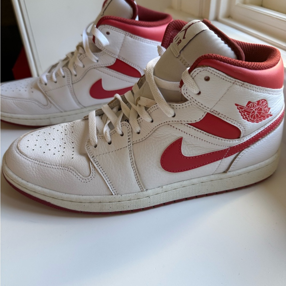 Nike Air Jordan 1 Mid SE "Lobster" Dune Red White sneaker size 11